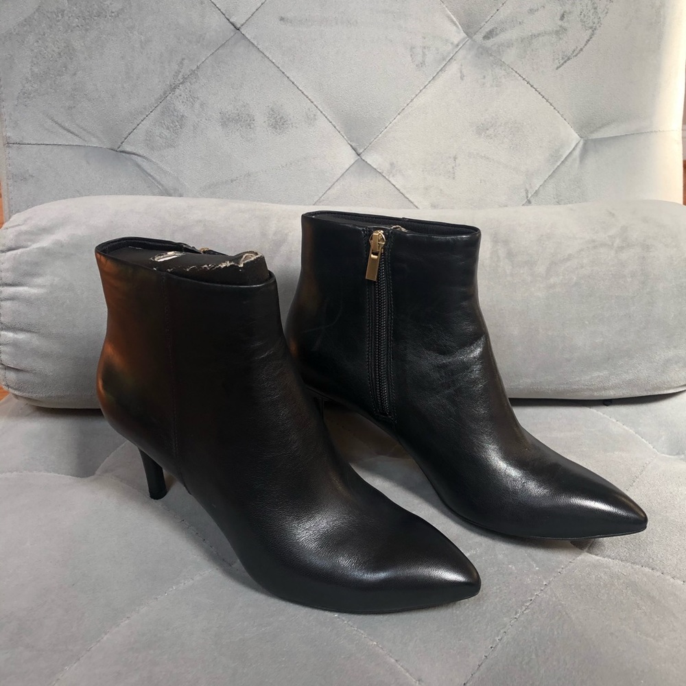 Black Rockport Tru Tech Heeled Booties - Picture 2 of 5